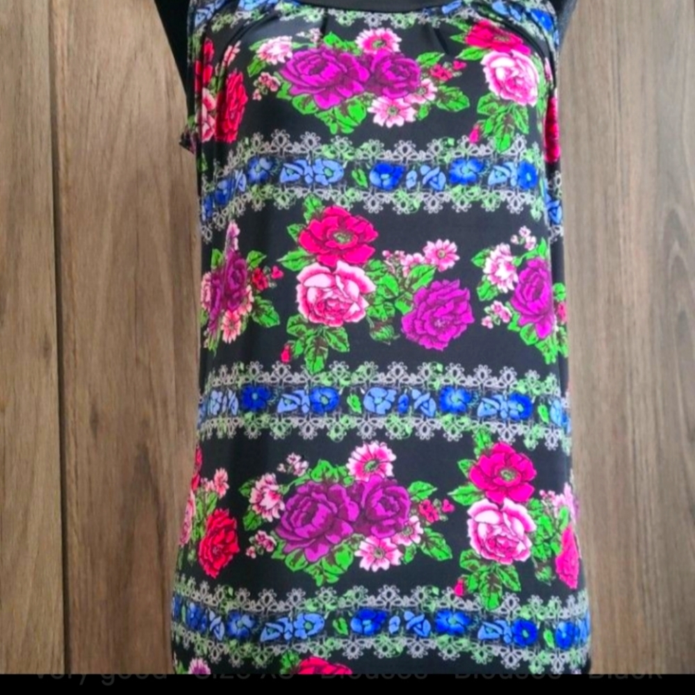 Suzy Shier Top